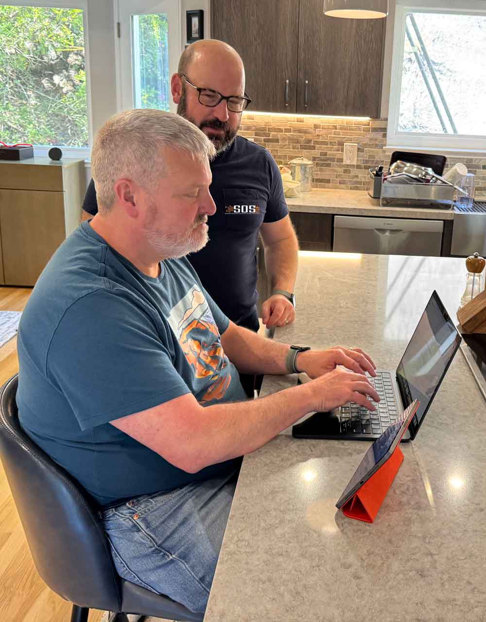 chris helping a client with MacBook and iPad issues